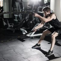 HOMCOM trainingstouw fitnesstouw schommeltouw met warm krimpende handgrepen, waterdicht, weerbestendig en schijfvast voor spieropbouw kracht uithouding crossfit 100% polyester zwart + geel Ø 38 mm x 9 m(m-2)