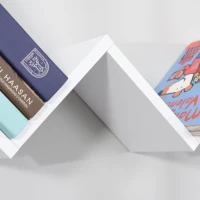 HOMCOM Libreria a Parete Sospesa di Design in Legno a Forma di V, per Casa e Ufficio, Bianco, 80.6 x 16 x 15.2cm(m-8)