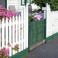 HOMCOM Porta de Vedação de Jardim Aço com Tecido Opaco Maçaneta de Fechadura 3 3 Chaves Porta de Vedação para Exterior Pátio Terraço 97x150cm Verde(m-9)