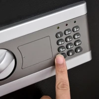 HOMCOM Cassaforte Elettronica in Acciaio Nero, con Chiave e 2 Codici PIN, Fissaggio a Muro o Pavimento, 38x31x42.7cm(m-8)