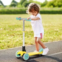 HOMCOM Monopattino Pieghevole e Regolabile con 3 Ruote Illuminate LED per Bambini 3-8 Anni - GIallo e Verde(m-2)