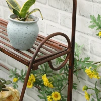 Jardiniera de Exterior Outsunny cu 3 Niveluri pentru Ornamente, Raft pentru Plante de Gradina din Metal, 60,5x59,5x95,5cm, Maro(m-9)