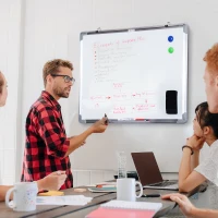 HOMCOM Whiteboard Magnettafel Wandtafel Weißwandtafel magnetisch mit Alurahmen inkl. Boardmarker Boardlöscher und Haftmagneten 60x45 cm(m-2)