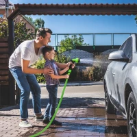 Outsunny Tubo da Giardino Estensibile da 15m con Pistola Spray a 8 Funzioni, Verde(m-10)