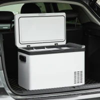 Outsunny Koelbox Auto 30L met Lcd-scherm Compressor Auto Koelkast Elektrische Boot Camper Reizen 12/24V DC en 110-240V AC Wit(m-8)