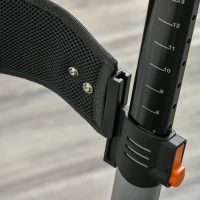 HOMCOM Andador para Idosos Dobrável de Alumínio com Altura Ajustável Assento 4 Rodas Freios Manuais Apoio para os Braços e Bolsa para Pessoas Maiores 73x64x106-136cm Cinza(m-9)