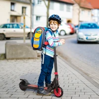 HOMCOM Trotinete Elétrica para Crianças acima de 6 Anos Trotinete Elétrica Dobrável com Altura Ajustável Bateria 24V Velocidade Máxima 8km/h Carga Máxima 50kg 71x36,5x75-80cm Vermelho(m-2)