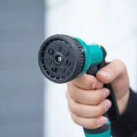 Outsunny Carrete de Manguera de Jardín 20M+1,95M Manguera de Riego Montado en Pared Enrollador Automático con 7 Modos de Pulverización 180° Giratorio 52x43x24 cm Negro y Verde(m-8)