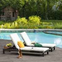 Outsunny Conjunto de 2 Espreguiçadeiras de Jardim de Vime Reclináveis em 5 Posições 196x65x22 cm Marrom e Creme(m-2)