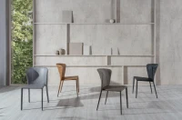 STONES Set 4 Sedie in similcuoio con seduta, schienale e gambe rivestiti in similcuoio, 49x56x82cm, grigio chiaro(m-2)