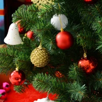 HOMCOM kerstboom met metalen standaard 631 takpunten groen Ø 81 x 210 h cm(m-9)