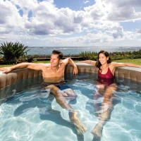 INTEX 28412EX - Simple Spa Plus Bubble Massage Set 236X71Cm 8 Posti Con Pompa, Riscaldatore, Sistema Di Purificazione Acqua, 100 Getti, Telo Base, Telo Copertura, Dispenser Di Cloro(m-5)