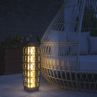 Outsunny Rieten Buitenlamp, Zonne Tuinlamp, Automatische Aan/Uit, LED, Weerbestendig, Metalen Frame, 20 x 20 x 68cm, Grijs(m-2)