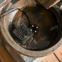 Outsunny Fontanna Ogrodowa, Styl Ceglanym, 5-stopniowa, Zasilana Słonecznie, Diodami LED, 107cm, Żywica Syntetyczna, Szary/Brąz(m-8)