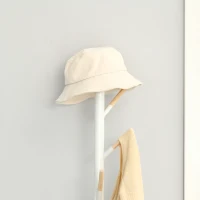 HOMCOM Cabide de Pé de Madeira com 6 Ganchos para Roupa Bolsas e Estrutura de Metal 35x35x174cm Branco e Madeira(m-7)