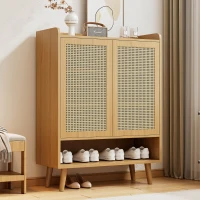 Mobile Portascarpe in Rattan con 2 Ante e 7 Scomparti, Maniglie e Gambe in Legno Massello, 80x35x105 cm, Rovere Chiaro(m-5)
