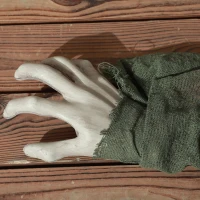 HOMCOM Halloweendecoratie, kruipende Zombie, geactiveerd door aanraking/geluiden, oplichtende ogen(m-8)