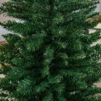 HOMCOM Brad Artificial de Crăciun cu Crengi Realiste, Brad Înalt și Îngust cu Bază din Plastic, Ø46x150 cm, Verde(m-9)