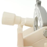 Ensemble de jeu multifonction 5-en-1 pour enfants avec balançoire, toboggan, échelle de grimpe, panier de basket et télescope, 157×145×121 cm, Marron + Blanc Antique(m-9)