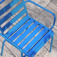 Outsunny 3-teiliges Gartenbistro-Set, Gartensitzgruppe mit 2 stapelbaren Stühlen mit Armlehnen + runden Beistelltisch aus Stahl(m-4)