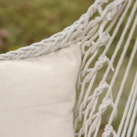Outsunny Cadeira Suspensa Cadeira Rede Suspensa com 2 Almofadas de Algodão Barra de Madeira para Interior e Exterior 120x90 cm Creme(m-9)