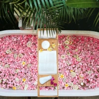 HOMCOM Badewannenablage Bambus verstellbares Badewannenbrett Badewannentablett für Buch, iPad, Telefon, SPA(m-2)