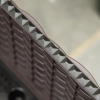 Outsunny Jardinière sur Pieds carré Potager dim. 80L x 80l x 44H cm Inserts d'irrigation Inclus PP Imitation rotin tressé Chocolat(m-9)