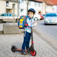 HOMCOM Patinete Eléctrico para Niños de +6 Años Scooter Eléctrico Plegable con Altura Ajustable Batería 24V Velocidad Máxima 8 km/h Carga 50 kg 71x36,5x75-80 cm Rojo(m-2)