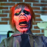 HOMCOM Halloweendeko, Kettensägenmörder, beweglich, Motorsägensound, Schaltautomatik, 1,70 m(m-8)