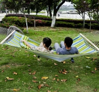 Outsunny Hamaca Colgante de Jardín para 2 Personas Hamaca Ecológico para Camping con Almohada Carga de 180 kg Rayas Azules y Verdes 3,4x1,4m(m-2)