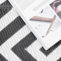 Outsunny Outdoor Rug Reversible Mat Plastic Straw Rug Portable RV Camping Mat for Garden Deck Picnic Indoor, 121 x 182 cm (4 x 6 ft), Black & White(m-9)