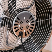 HOMCOM 10" 2-Speed Electric Table Desk Fan w/ Safety Guard Anti-Slip Feet Portable Personal Cooling Fan Home Office Bedroom Black(m-7)