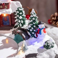 HOMCOM Weihnachtsdeko, Weihnachtsdorf, 13 bunte LEDs, bewegliche Schlittschuhläufer, 30 x 24,5 x 23cm(m-9)