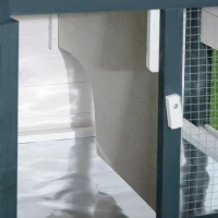 PawHut Conejera de Madera Exterior Jaula para Conejos de 2 Niveles con Bandeja Extraíble y Múltiples Entradas Techo de Asfalto Cobayas Gallinas 140x65x100 cm Verde(m-9)