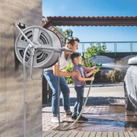 Outsunny Enrouleur de tuyau dévidoir avec poignée d'enroulement, mural ou sur pied, capacité de stockage de 40 m(m-2)