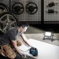 HOMCOM Faretto LED da Lavoro da 6500k con Testa Girevole e Supporto, in Alluminio e Metallo, 25.5x16x25.5 cm, Nero(m-2)