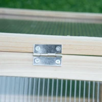 Outsunny Mini-broeikas, Compacte plantenkas van hout, Polycarbonaat platen, Ventilatieopening, 90L x 52B x 49,5H cm, Natuur(m-8)