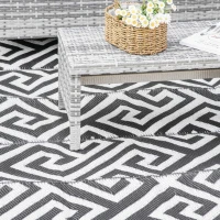 Outsunny 182 x 274 cm(6x9ft) Outdoor Rug Reversible Mat Plastic Straw Rug Portable RV Camping Mat for Garden Deck Picnic Indoor, Black & White(m-8)
