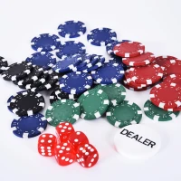 HOMCOM Maletín de Poker Profesional de Aluminio con 200 Fichas Juego Set de Poker Casino con 5 Dados 2 Barajas de Cartas y 1 Ficha de Crupier 29,5x20,5x6,5 cm Multicolor(m-7)