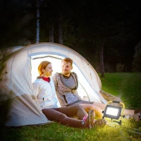 HOMCOM Preojetor LED Recarregável Ajustáve 50W 4250 Lúmenes IP65 6500K Reflector LED Portátil com Pega 25,5x16x25,5 cm Amarelo(m-9)