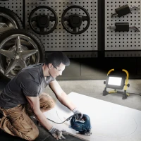 HOMCOM Preojetor LED Recarregável Ajustáve 50W 4250 Lúmenes IP65 6500K Reflector LED Portátil com Pega 25,5x16x25,5 cm Amarelo(m-2)