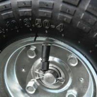 Outsunny Dévidoir sur Roues 70 m - dévidoir métal - dévidoir Chariot - Enrouleur Tuyau d'arrosage - poignée antidérapante, Panier Rangement - métal Vert(m-11)