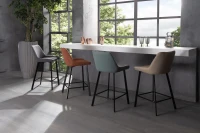 E-STYLO Set di 2 sgabelli da cucina in tessuto ruggine con gambe nere, imbottito con poggiapiedi, 50cm X 44cm H.94cm(m-2)