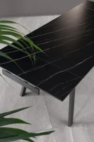 E-STYLO Tavolo allungabile con top marmo nero in ceramica e gambe in metallo bianco, 80cm X 140/200cm H.76cm(m-3)