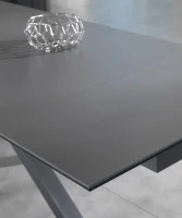 E-STYLO Tavolo allungabile con top in ceramica grigio grafite e vetro temperato, gambe in metallo antracite, 80cm X 120/170cm H. 76cm.(m-2)