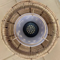 Outsunny Solar-Stehlaterne aus geflochtenem Kunststoffrattan LED-Gartenleuchte aus Stahl mit automatischer Ein/Aus-Funktion sand(m-5)