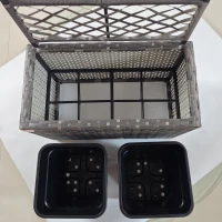 Outsunny Fioriera per Piante con Trespolo, 3 Vasi in Resina Intrecciata e Acciaio Zincato, 57 x 30 x 107 cm, Grigio(m-3)