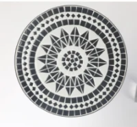 Outsunny Tisch Bistro rund Garten Mosaikplatte Epoxidmetall Keramik Ø35,5 x 53,5H - Schwarz und Weiß(m-1)