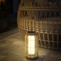 Outsunny Solar-Stehlaterne aus geflochtenem Kunststoffrattan LED-Gartenleuchte aus Stahl mit automatischer Ein/Aus-Funktion sand(m-2)