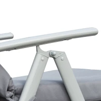 Outsunny Espreguiçadeira Dobrável de Jardim com Encosto Ajustável em 7 Posições Almofada e Apoio para a Cabeça Acolchoados para Terraço Piscina Exterior Carga Máxima 165kg 137x63,5x100,5cm Cinza(m-9)